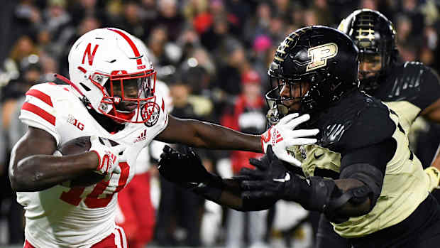 Anthony Grant vs Branson Deen 2022 Nebraska-Purdue football USATSI_19243791